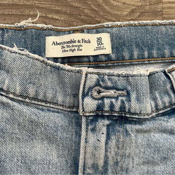 ABERCROMBIE & FITCH 90s Ultra High Rise Straight Jeans in Light Blue Wash - Picture 15 of 16